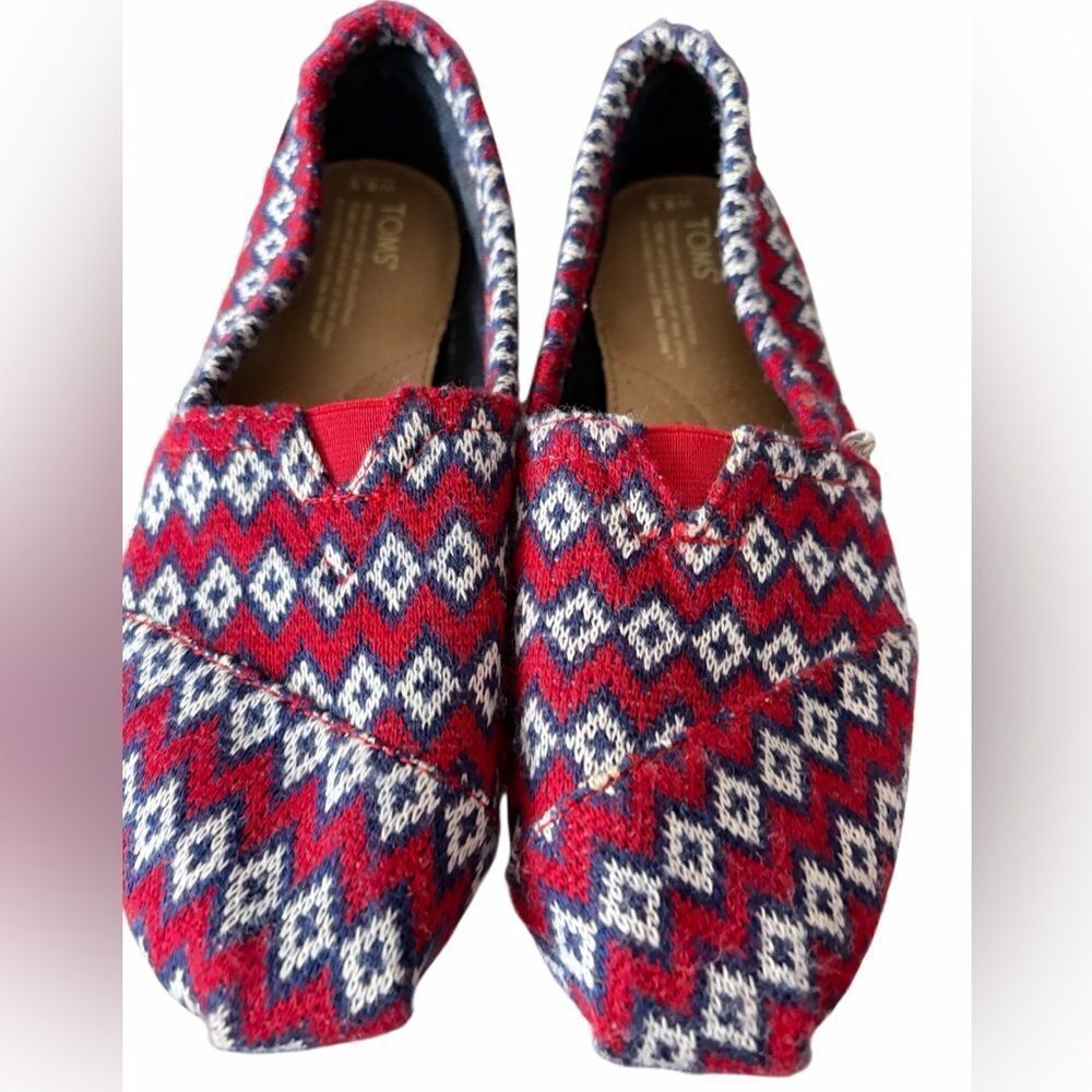 TOMS Classic Knit Geo Diamond Patterned slip-on shoes size 8.5W.